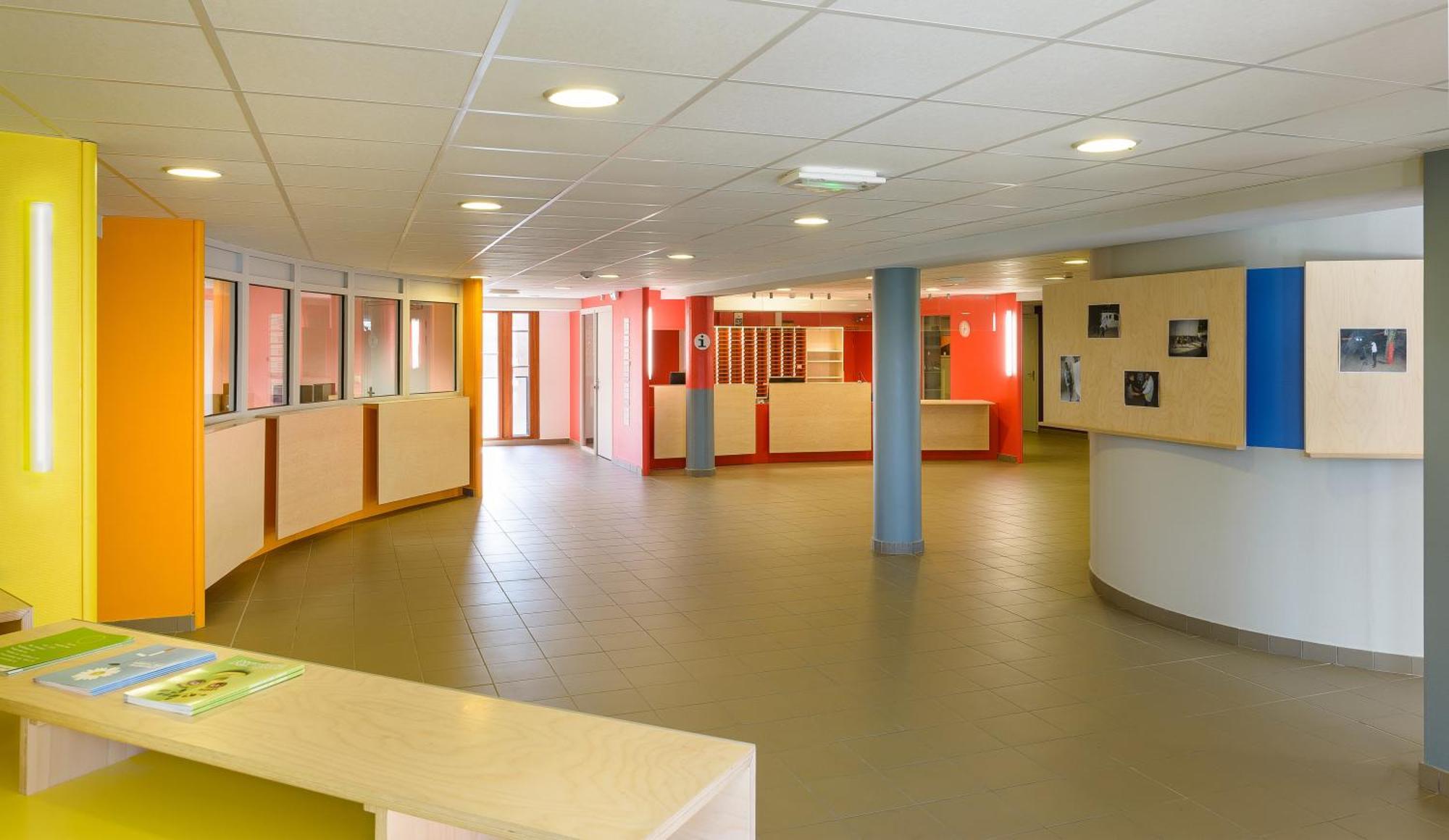 Centre International De Sejour Andre Wogenscky Hostel Saint-Etienne  Bagian luar foto